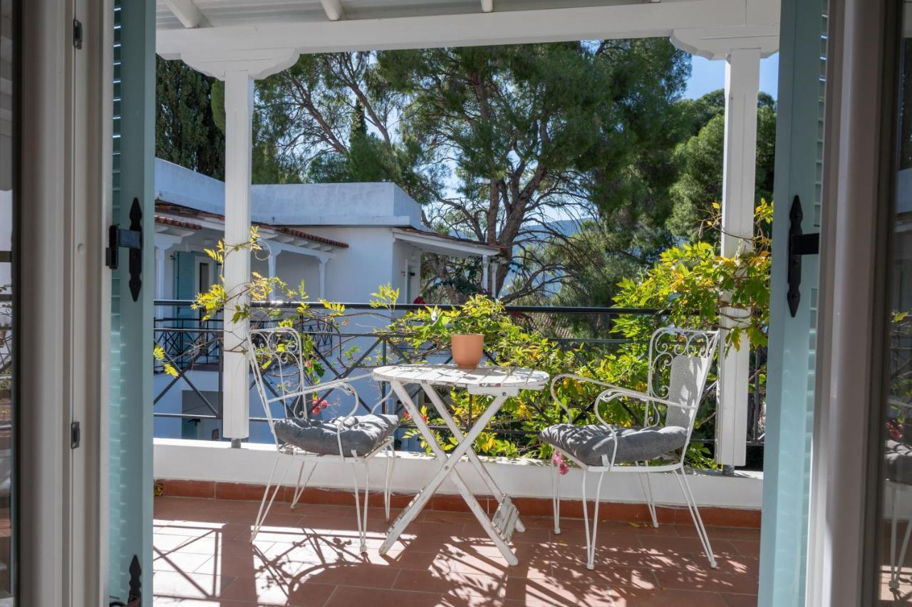 Odyssey Suites Poros Town Eksteriør bilde