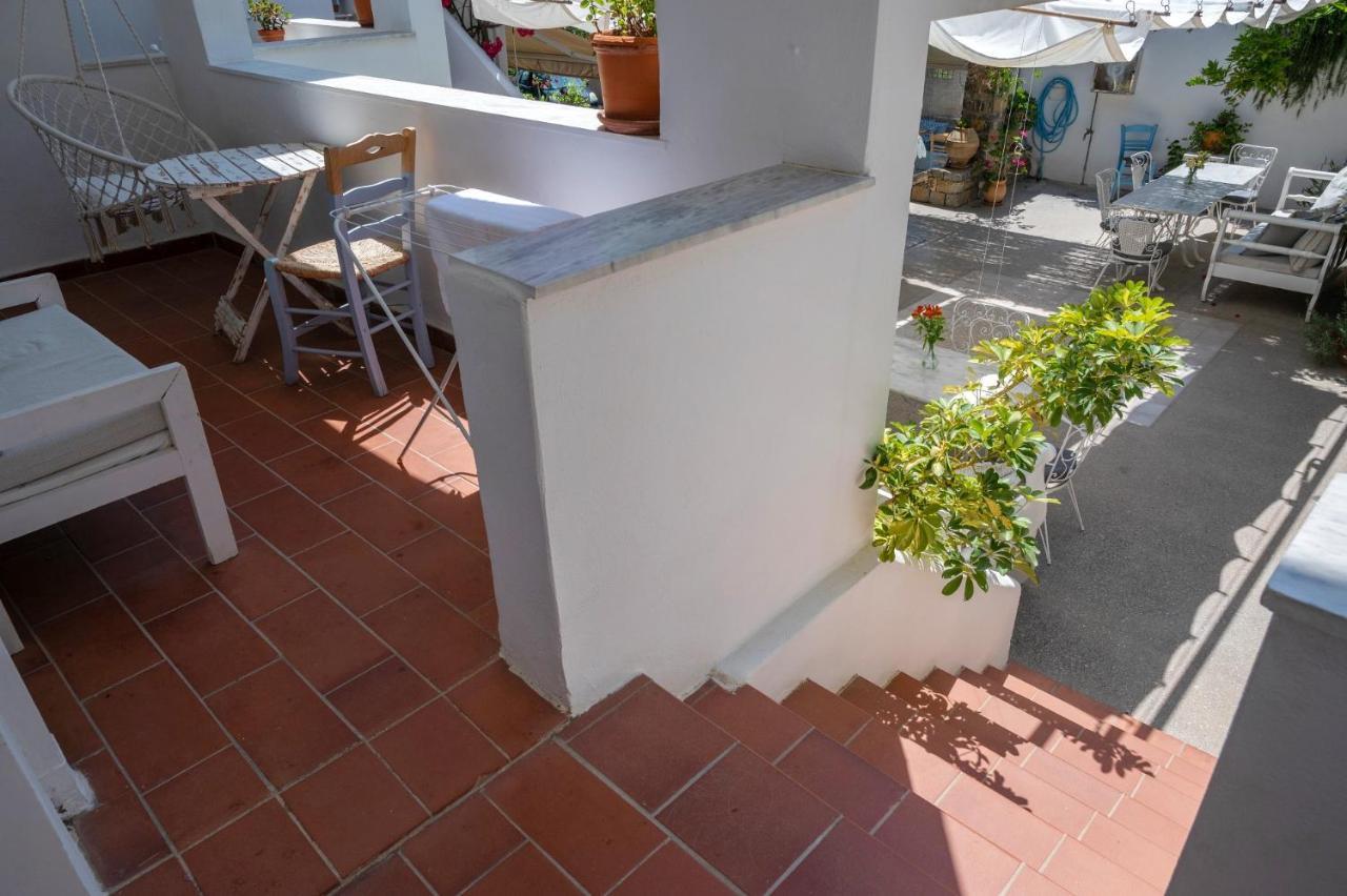 Odyssey Suites Poros Town Eksteriør bilde