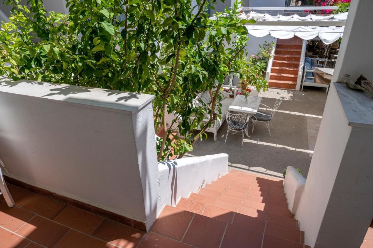 Odyssey Suites Poros Town Eksteriør bilde