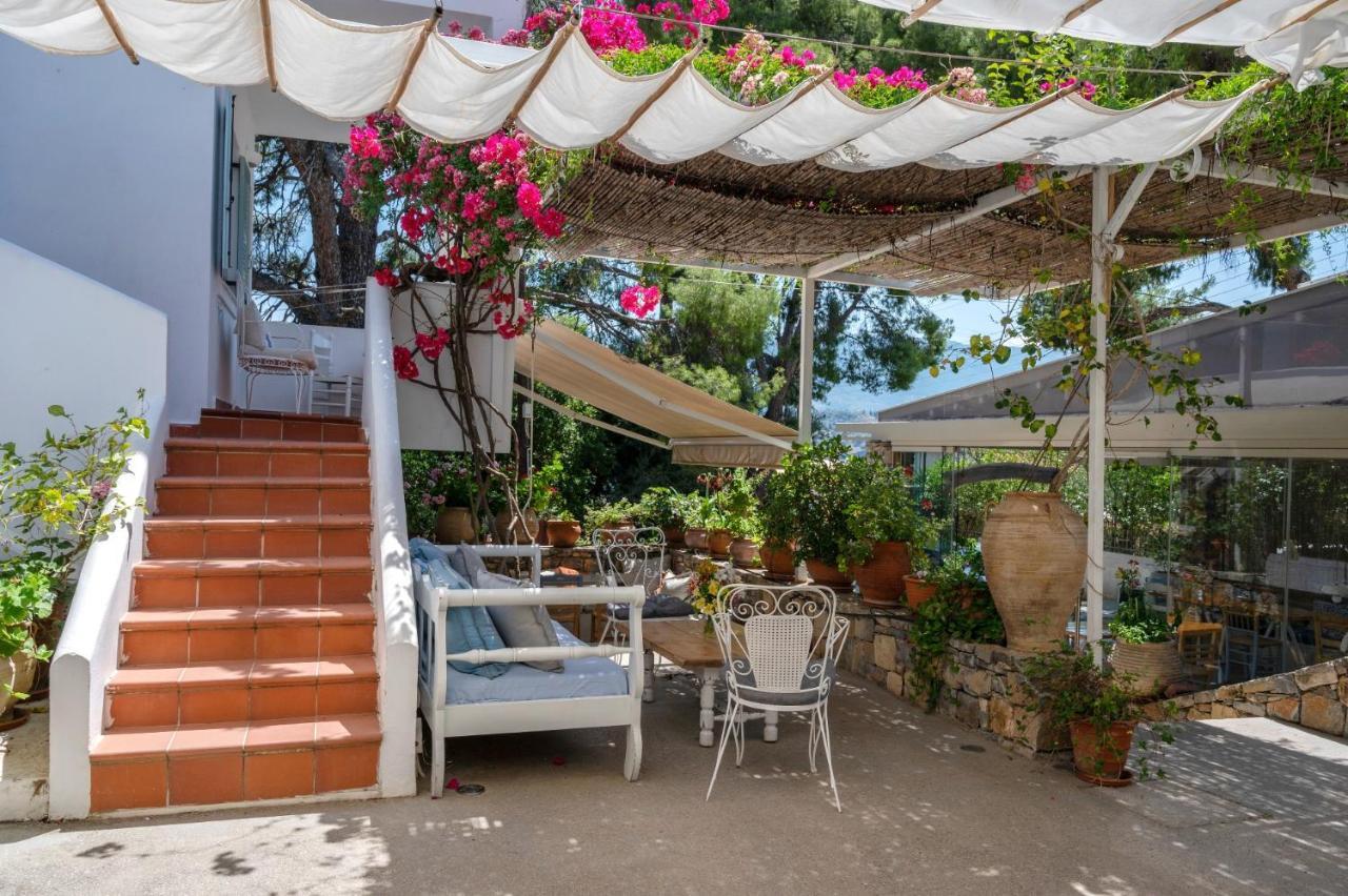 Odyssey Suites Poros Town Eksteriør bilde