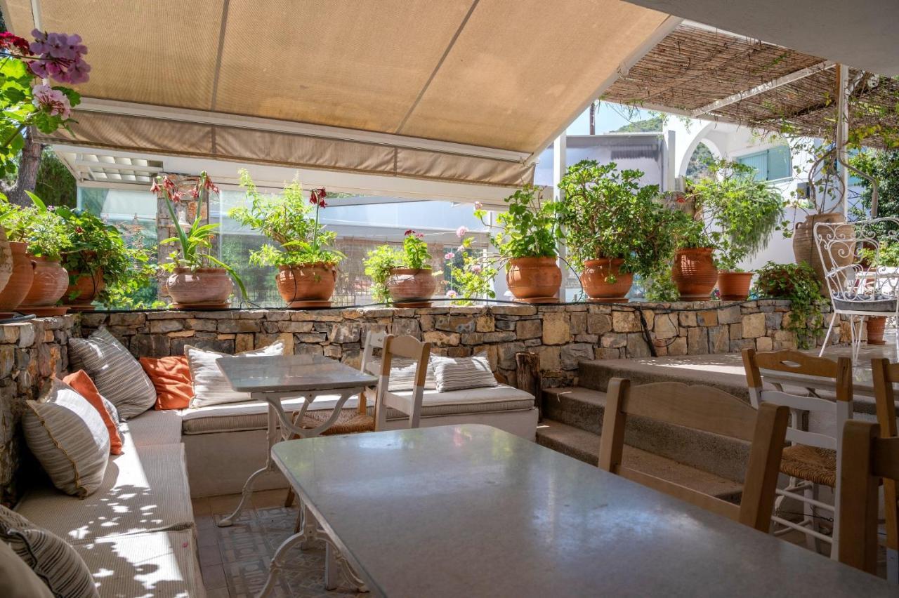 Odyssey Suites Poros Town Eksteriør bilde