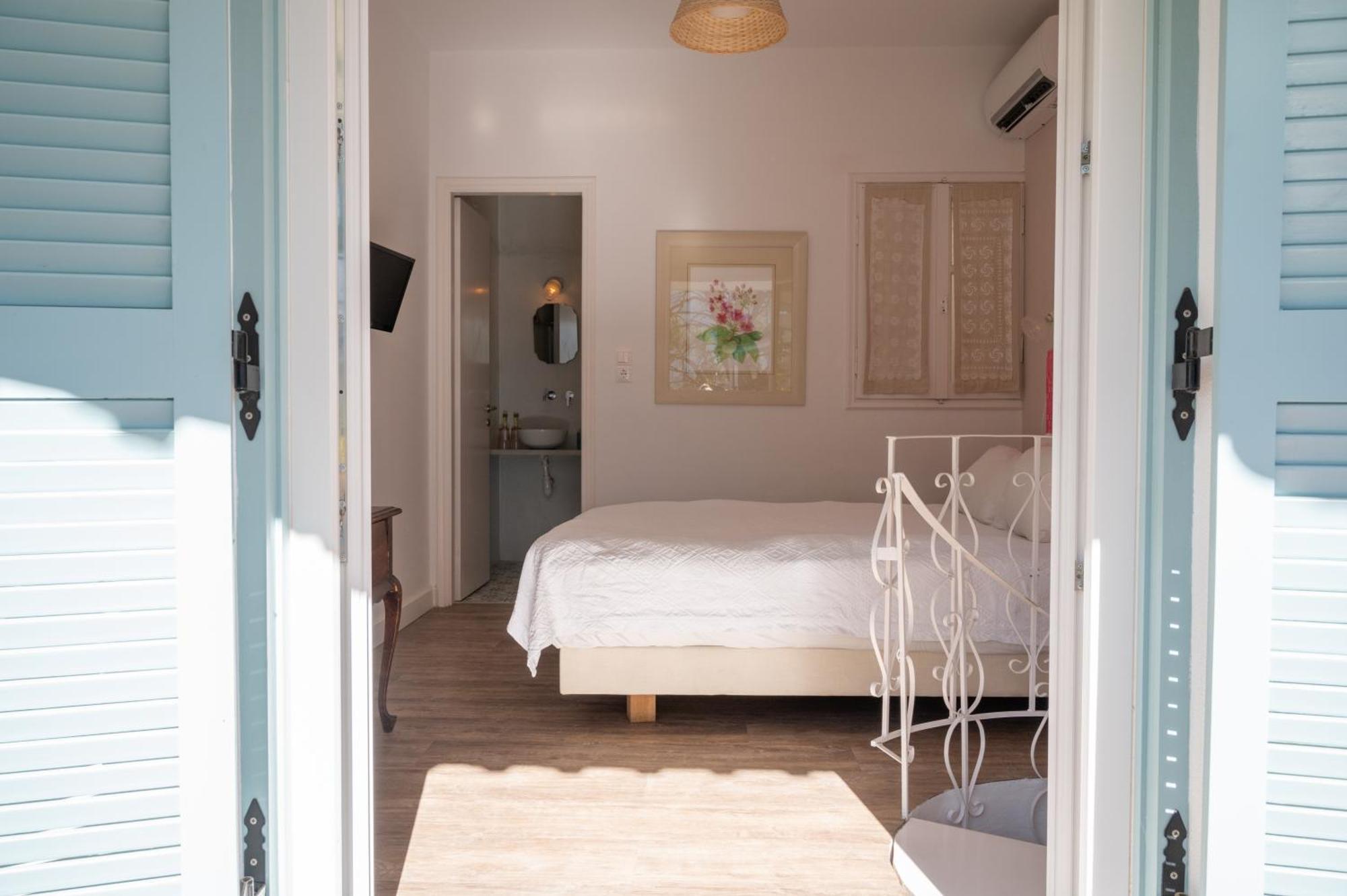Odyssey Suites Poros Town Eksteriør bilde