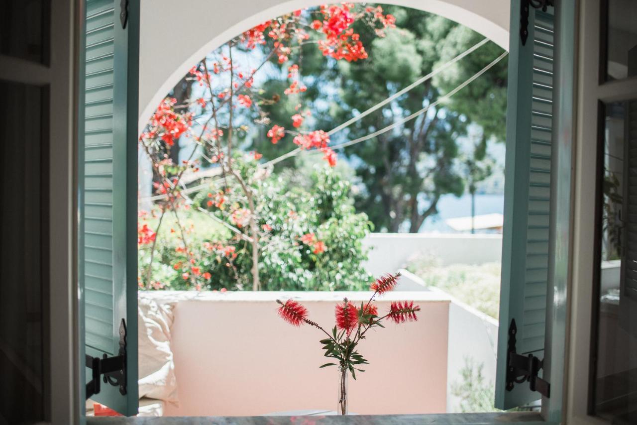 Odyssey Suites Poros Town Eksteriør bilde